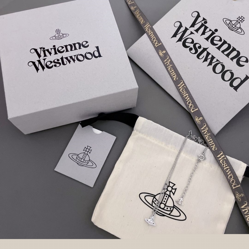 u1u1enne westwood